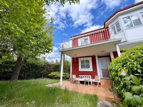 Chalet pareado en Valdelagua