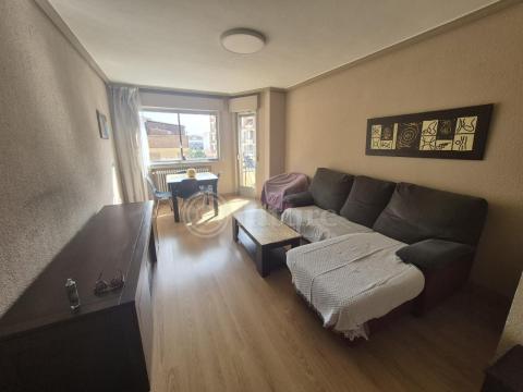 Piso para estudiantes junto a la Plaza de Toros