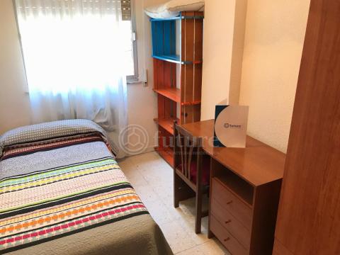 Piso para estudiantes junto a la Santísima Trinidad