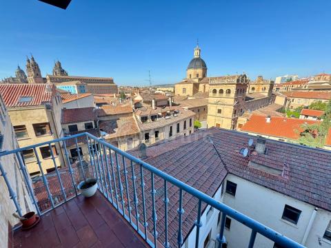 Piso reformado junto a la Plaza Mayor