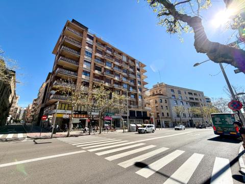 Amplia vivienda junto a Plaza de España