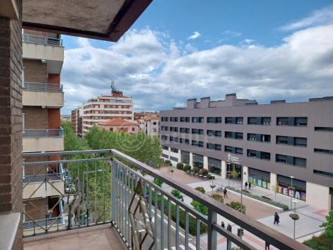 ¡Junto a Avenida de Villamayor!