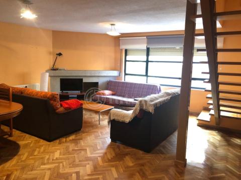 Dúplex con Servicios Centrales para estudiantes