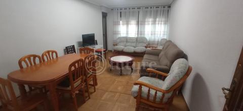 Piso para estudiantes junto a la Plaza de la Fuente